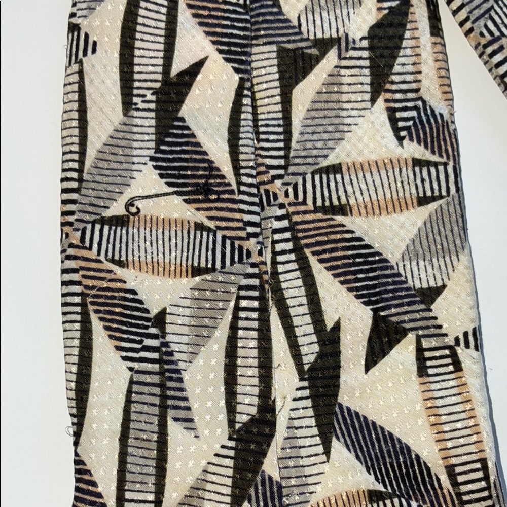 100% Silk Geometric Patterned Tie - image 8